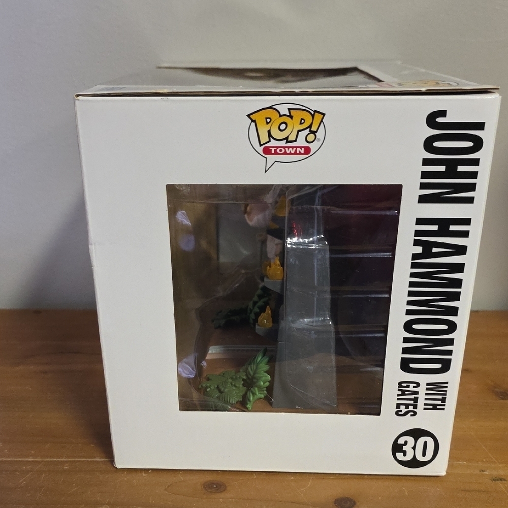 Funko Pop Town John Hammond with Brown and Green Gates - Picture 4 of 6